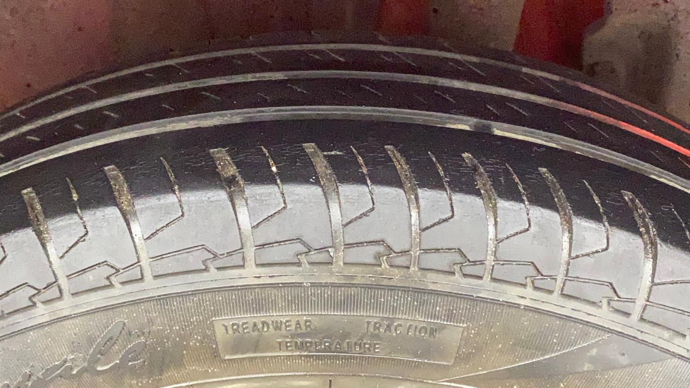 2022 Maruti Swift VXI, Petrol, Manual, 40,862 km, Left Rear Tyre Tread