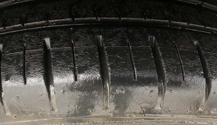 2022 Skoda KUSHAQ ACTIVE 1.0L TSI MT, Petrol, Manual, 18,842 km, Right Front Tyre Tread