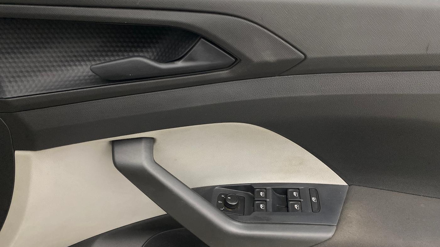 2022 Skoda KUSHAQ ACTIVE 1.0L TSI MT, Petrol, Manual, 18,842 km, Driver Side Door Panels Control