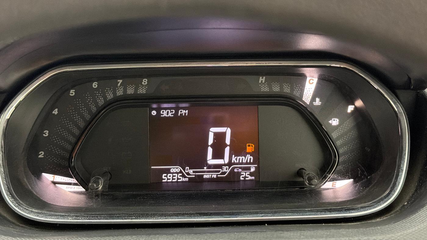 2023 Tata Tiago XT PETROL, Petrol, Manual, 5,884 km, Odometer Image