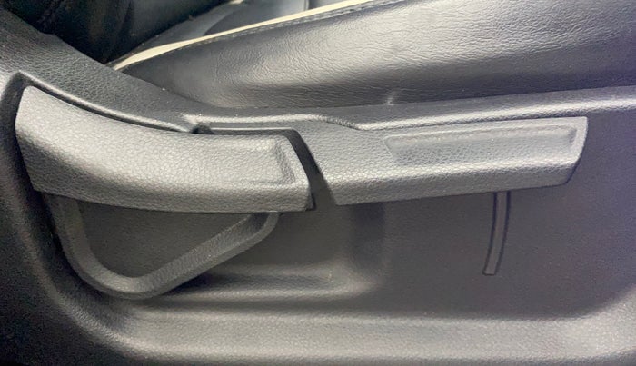 2021 KIA SONET HTX 1.0 IMT, Petrol, Manual, 31,988 km, Driver Side Adjustment Panel