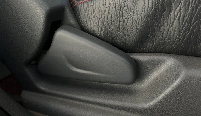 2016 Renault Kwid RXT 0.8, Petrol, Manual, 49,870 km, Driver Side Adjustment Panel