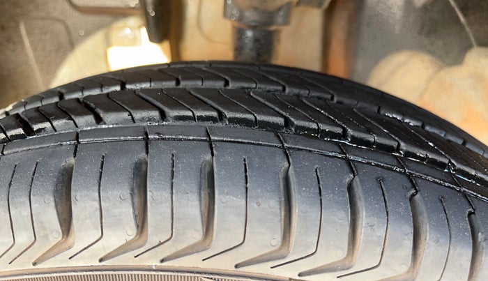 2016 Renault Kwid RXT 0.8, Petrol, Manual, 49,870 km, Left Front Tyre Tread