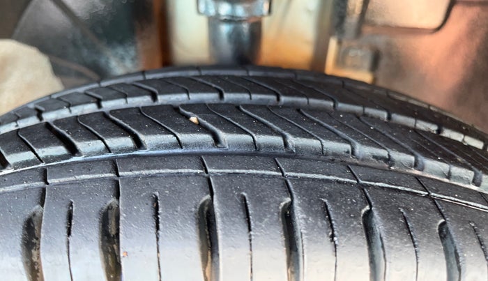 2016 Renault Kwid RXT 0.8, Petrol, Manual, 49,870 km, Right Front Tyre Tread