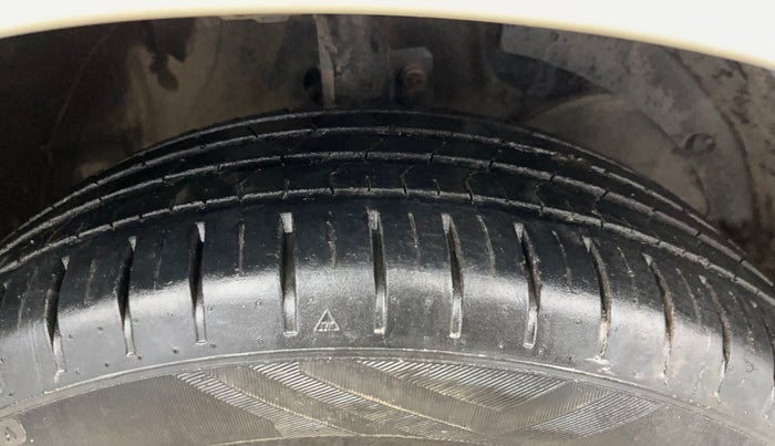 2022 Maruti Baleno ALPHA 1.2 AGS, Petrol, Automatic, 30,642 km, Right Front Tyre Tread