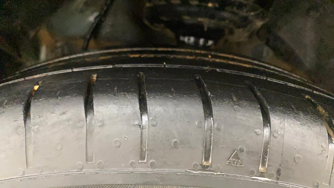 2019 Mahindra XUV300 W6 1.2 PETROL, Petrol, Manual, 59,391 km, Left Front Tyre Tread