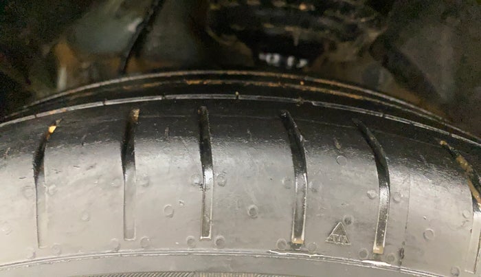 2019 Mahindra XUV300 W6 1.2 PETROL, Petrol, Manual, 58,725 km, Left Front Tyre Tread