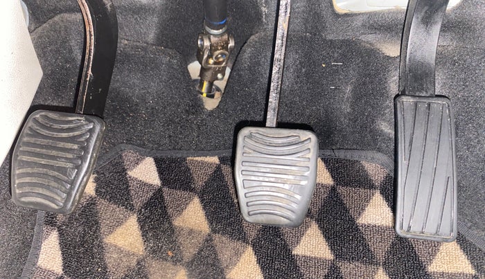 2019 Mahindra XUV300 W6 1.2 PETROL, Petrol, Manual, 58,725 km, Pedals