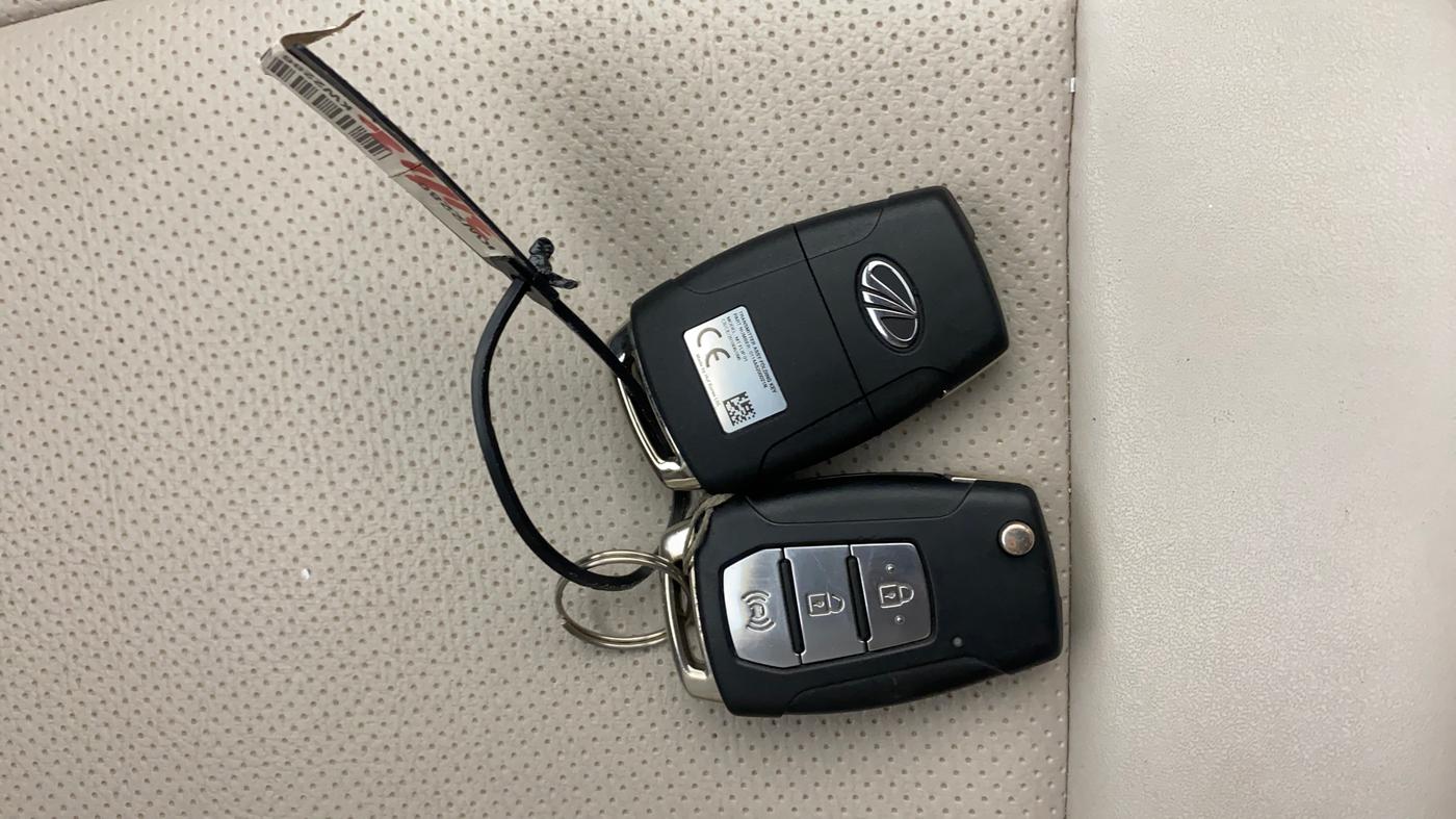 2019 Mahindra XUV300 W6 1.2 PETROL, Petrol, Manual, 59,391 km, Key Close Up