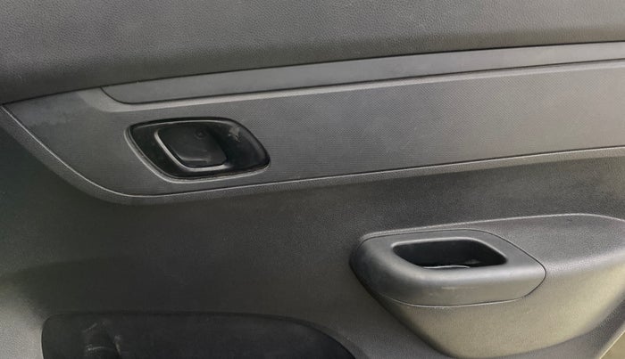 2016 Renault Kwid RXT 0.8, Petrol, Manual, 76,709 km, Driver Side Door Panels Control