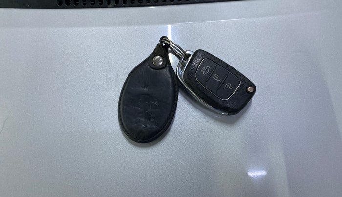 2016 Hyundai Xcent S 1.2, Petrol, Manual, 69,574 km, Key Close Up