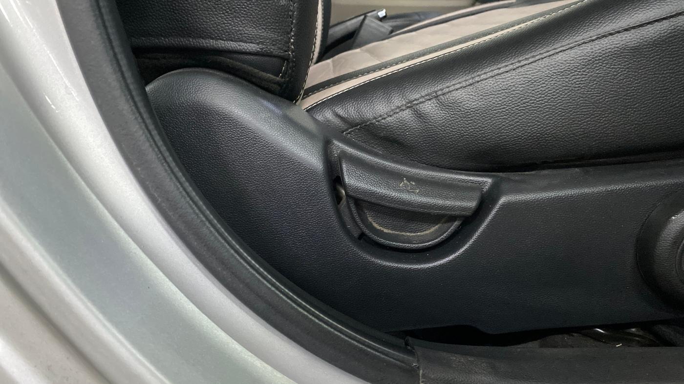 2016 Hyundai Xcent S 1.2, Petrol, Manual, 69,413 km, Driver Side Adjustment Panel