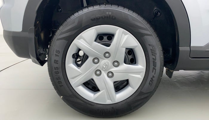 2021 Hyundai VENUE S MT 1.2 KAPPA, Petrol, Manual, 6,179 km, Right Rear Wheel