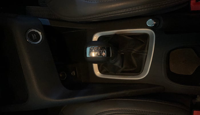 2025 Nissan MAGNITE N-Connecta B4D 1.0 Petrol AMT, Petrol, Automatic, 9,435 km, Gear Lever