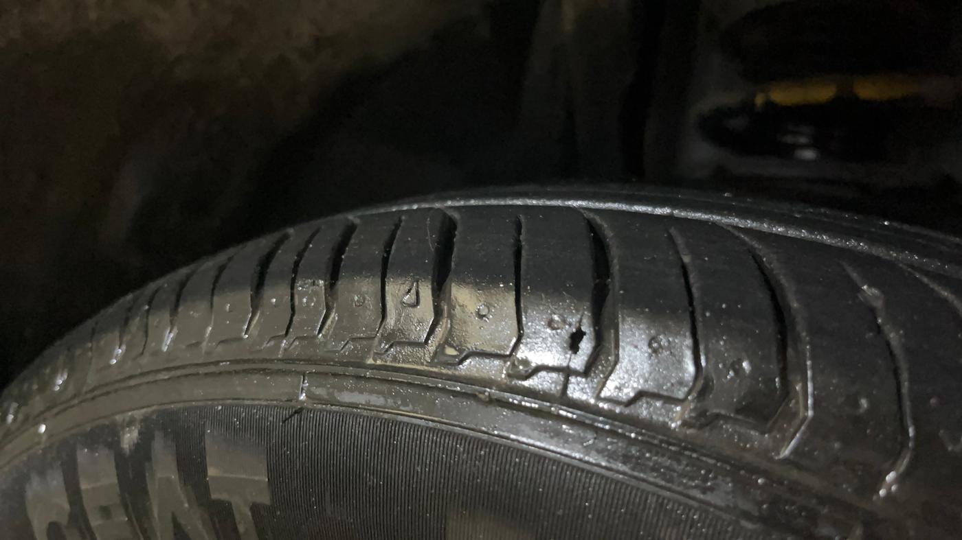 2025 Nissan MAGNITE N-Connecta B4D 1.0 Petrol AMT, Petrol, Automatic, 9,435 km, Right Front Tyre Tread