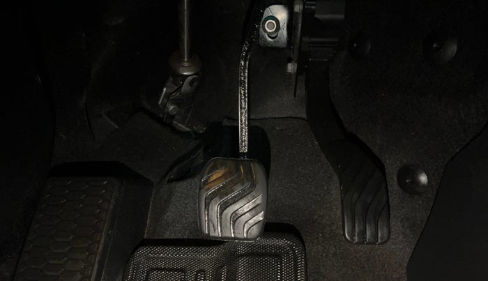 2025 Nissan MAGNITE N-Connecta B4D 1.0 Petrol AMT, Petrol, Automatic, 9,435 km, Pedals