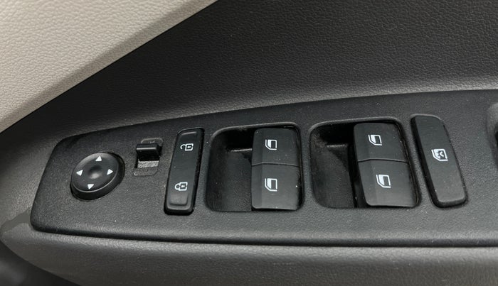 2022 Hyundai AURA S 1.2 CNG, CNG, Manual, 77,572 km, Driver Side Door Panels Control