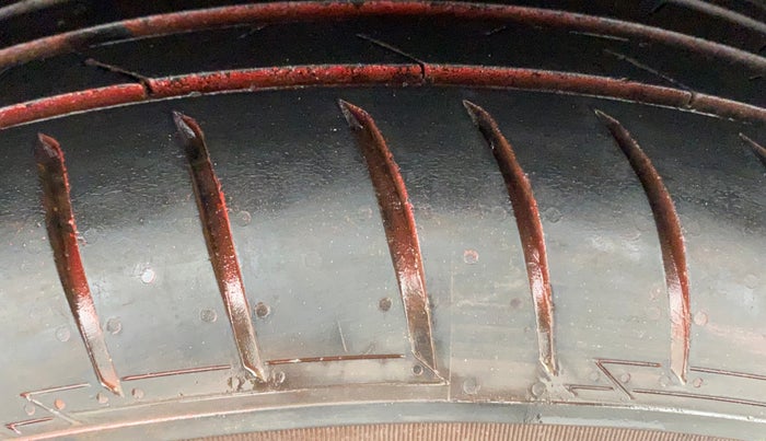 2017 Hyundai Elite i20 ASTA 1.2, Petrol, Manual, 1,01,700 km, Right Rear Tyre Tread