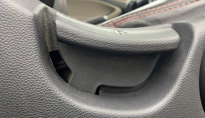 2017 Hyundai Elite i20 ASTA 1.2, Petrol, Manual, 1,01,700 km, Driver Side Adjustment Panel