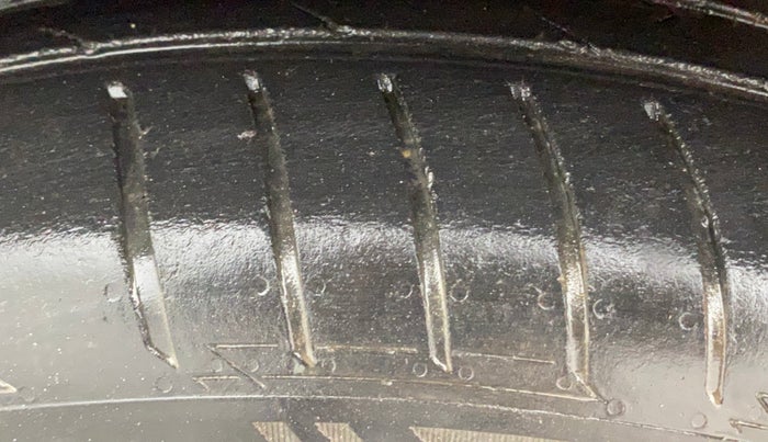 2017 Hyundai Elite i20 ASTA 1.2, Petrol, Manual, 1,01,700 km, Left Front Tyre Tread