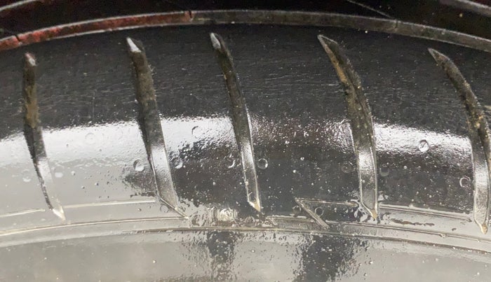 2017 Hyundai Elite i20 ASTA 1.2, Petrol, Manual, 1,01,700 km, Left Rear Tyre Tread