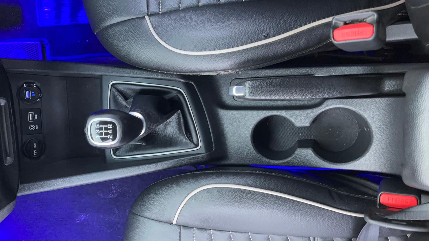 2019 Hyundai Elite i20 ASTA 1.2 (O), Petrol, Manual, 71,991 km, Gear Lever