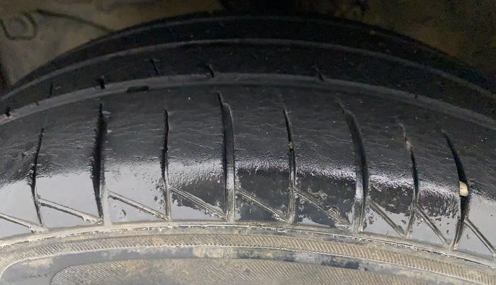 2014 Honda Amaze 1.2L I-VTEC VX AT, Petrol, Automatic, 75,230 km, Left Front Tyre Tread
