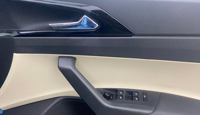 2022 Skoda SLAVIA STYLE 1.0L TSI AT, Petrol, Automatic, 17,567 km, Driver Side Door Panels Control