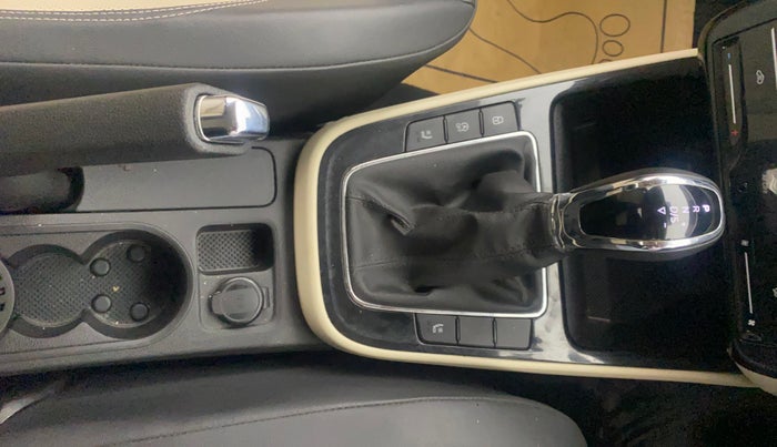 2022 Skoda SLAVIA STYLE 1.0L TSI AT, Petrol, Automatic, 17,567 km, Gear Lever