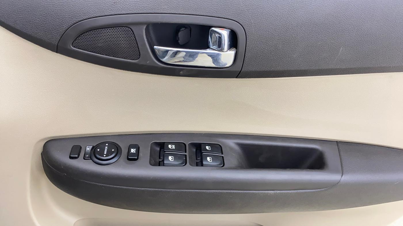 2014 Hyundai i20 SPORTZ 1.2, Petrol, Manual, 39,099 km, Driver Side Door Panels Control