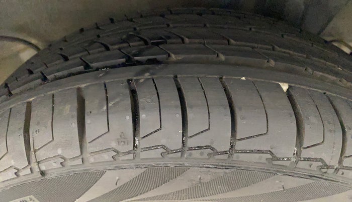 2020 Hyundai NEW I20 ASTA (O) 1.2 MT, Petrol, Manual, 20,854 km, Left Rear Tyre Tread