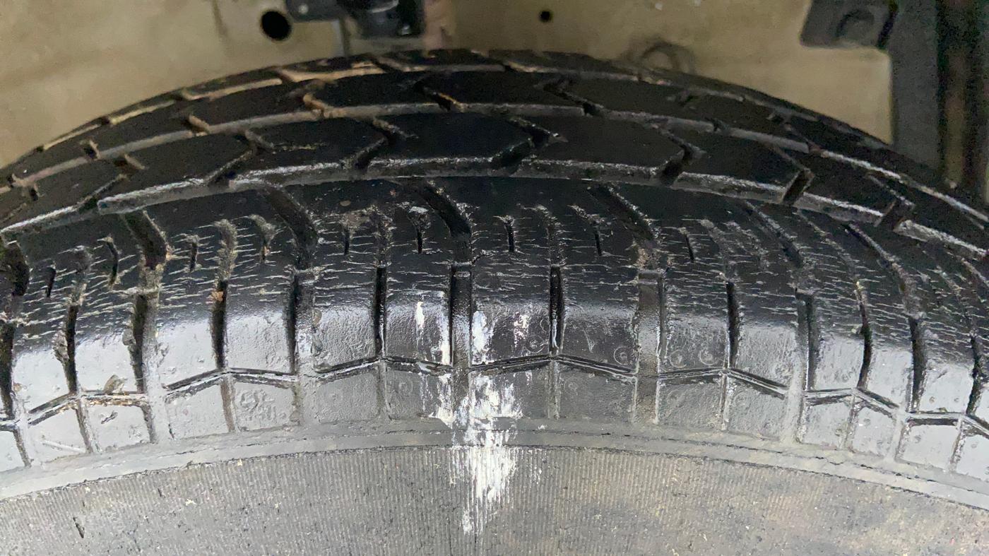 2013 Maruti Swift Dzire VXI, Petrol, Manual, 32,587 km, Right Front Tyre Tread