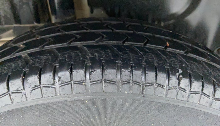 2013 Maruti Swift Dzire VXI, Petrol, Manual, 32,587 km, Right Rear Tyre Tread
