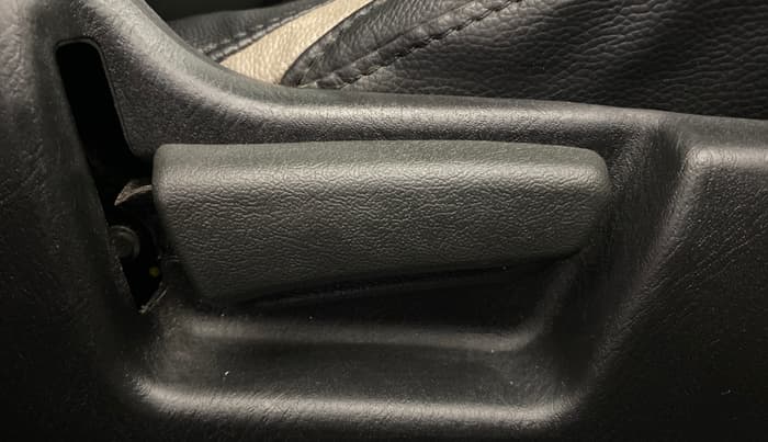 2022 Maruti Alto VXI, Petrol, Manual, 29,665 km, Driver Side Adjustment Panel