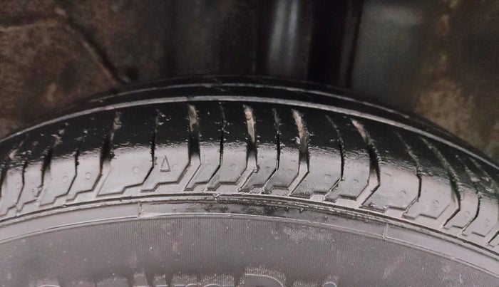 2022 Tata PUNCH  ACCOMPLISHED AMT CAMO EDITION, CNG, Automatic, 51,218 km, Left Rear Tyre Tread