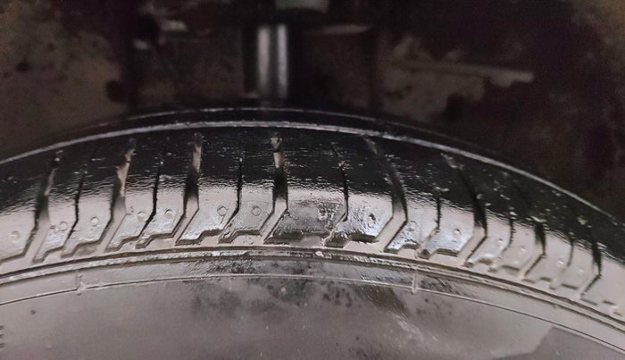 2022 Tata PUNCH  ACCOMPLISHED AMT CAMO EDITION, CNG, Automatic, 51,218 km, Right Front Tyre Tread