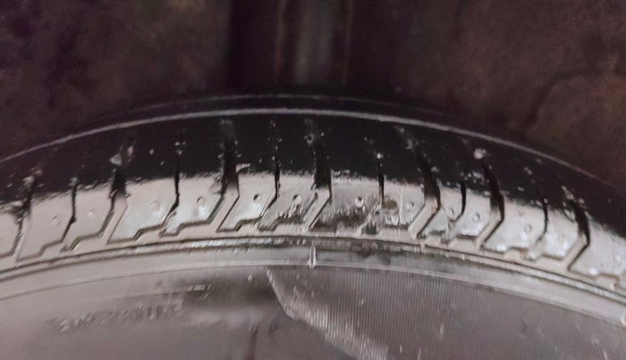 2022 Tata PUNCH  ACCOMPLISHED AMT CAMO EDITION, CNG, Automatic, 51,218 km, Right Rear Tyre Tread