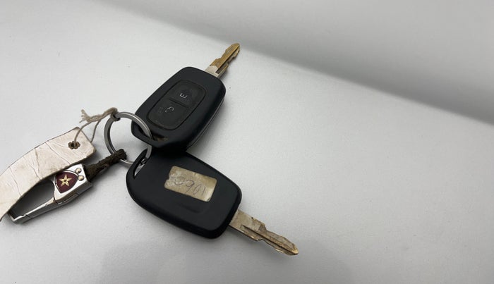 2017 Renault Kwid RXT 1.0, Petrol, Manual, 1,03,756 km, Key Close Up