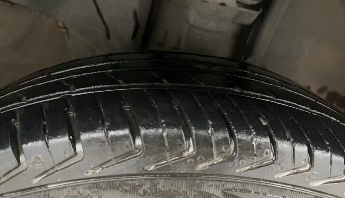 2017 Renault Kwid RXT 1.0, Petrol, Manual, 1,03,756 km, Right Front Tyre Tread