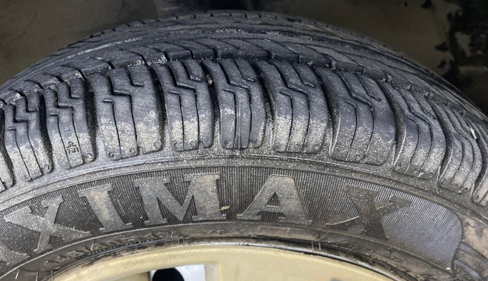 2014 Maruti Wagon R 1.0 LXI, Petrol, Manual, 77,060 km, Left Front Tyre Tread