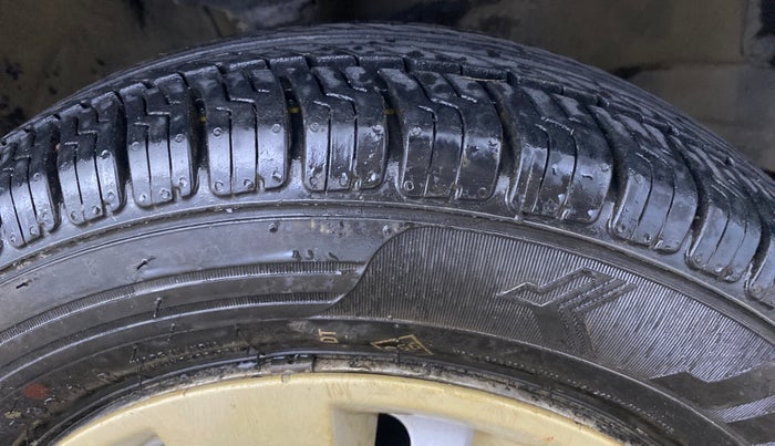 2014 Maruti Wagon R 1.0 LXI, Petrol, Manual, 77,060 km, Right Front Tyre Tread