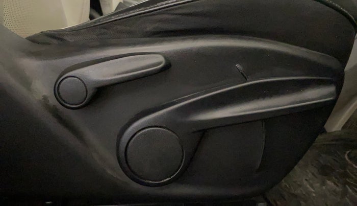 2017 Jeep Compass LIMITED 1.4 PETROL AT, Petrol, Automatic, 79,149 km, Driver Side Adjustment Panel