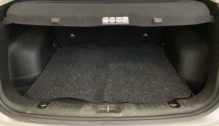 2017 Jeep Compass LIMITED 1.4 PETROL AT, Petrol, Automatic, 79,149 km, Boot Inside