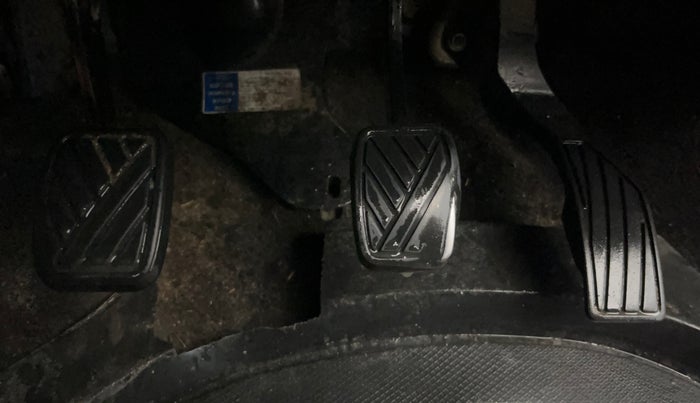 2017 Maruti Swift LXI (O), Petrol, Manual, 71,739 km, Pedals
