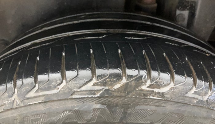 2017 Maruti Swift LXI (O), Petrol, Manual, 71,739 km, Left Rear Tyre Tread