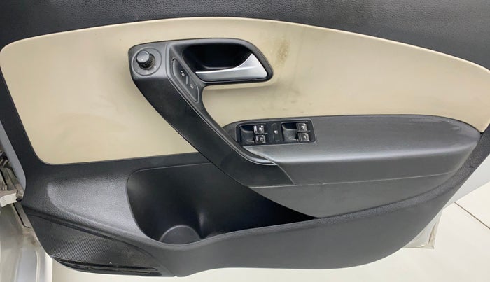 2014 Volkswagen Polo COMFORTLINE 1.2L, Petrol, Manual, 54,742 km, Driver Side Door Panels Control