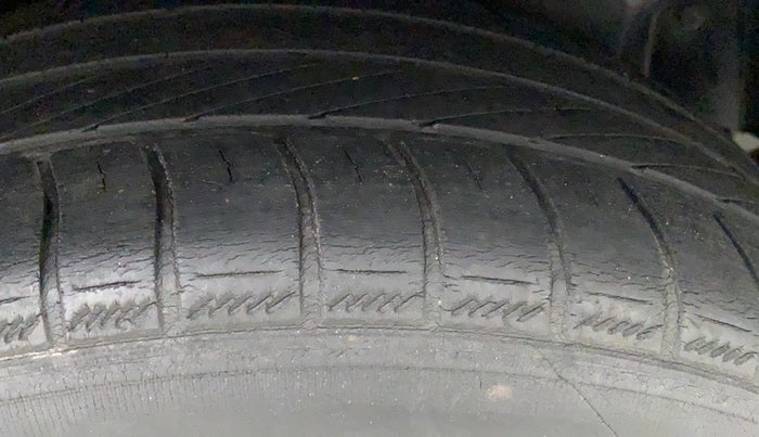 2014 Volkswagen Polo COMFORTLINE 1.2L, Petrol, Manual, 54,742 km, Right Rear Tyre Tread