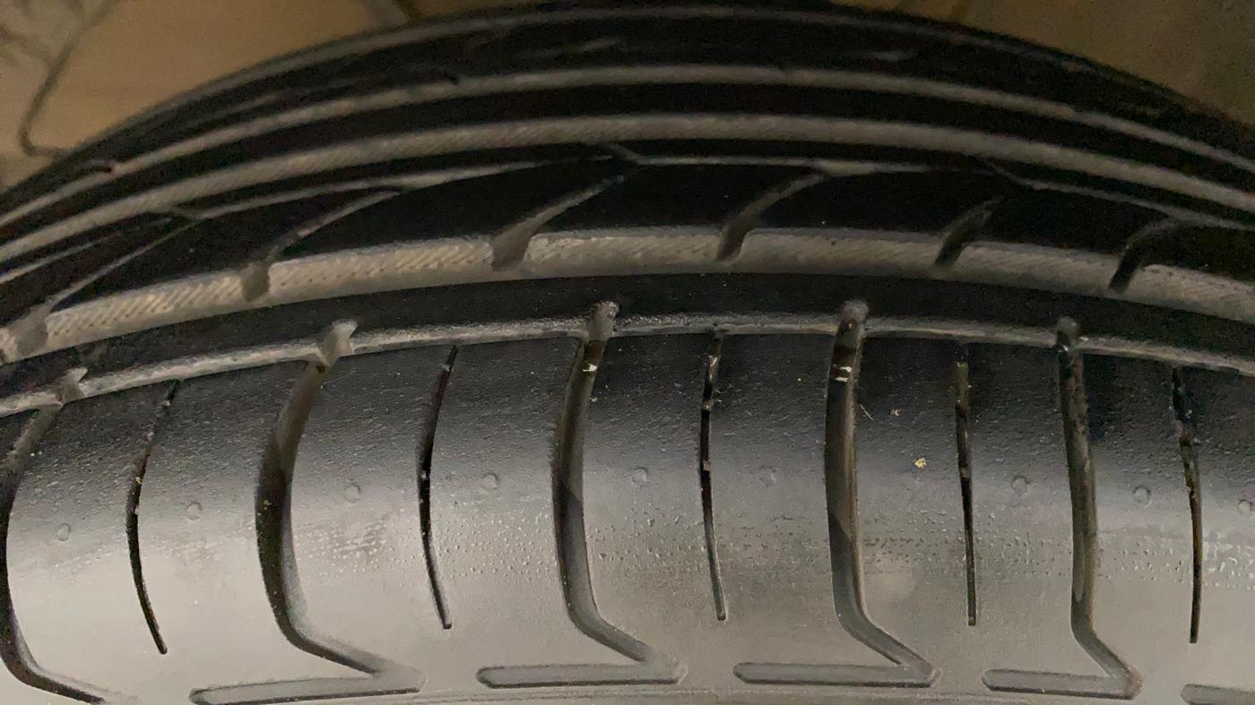 2018 Maruti Dzire VXI, Petrol, Manual, 38,445 km, Left Front Tyre Tread