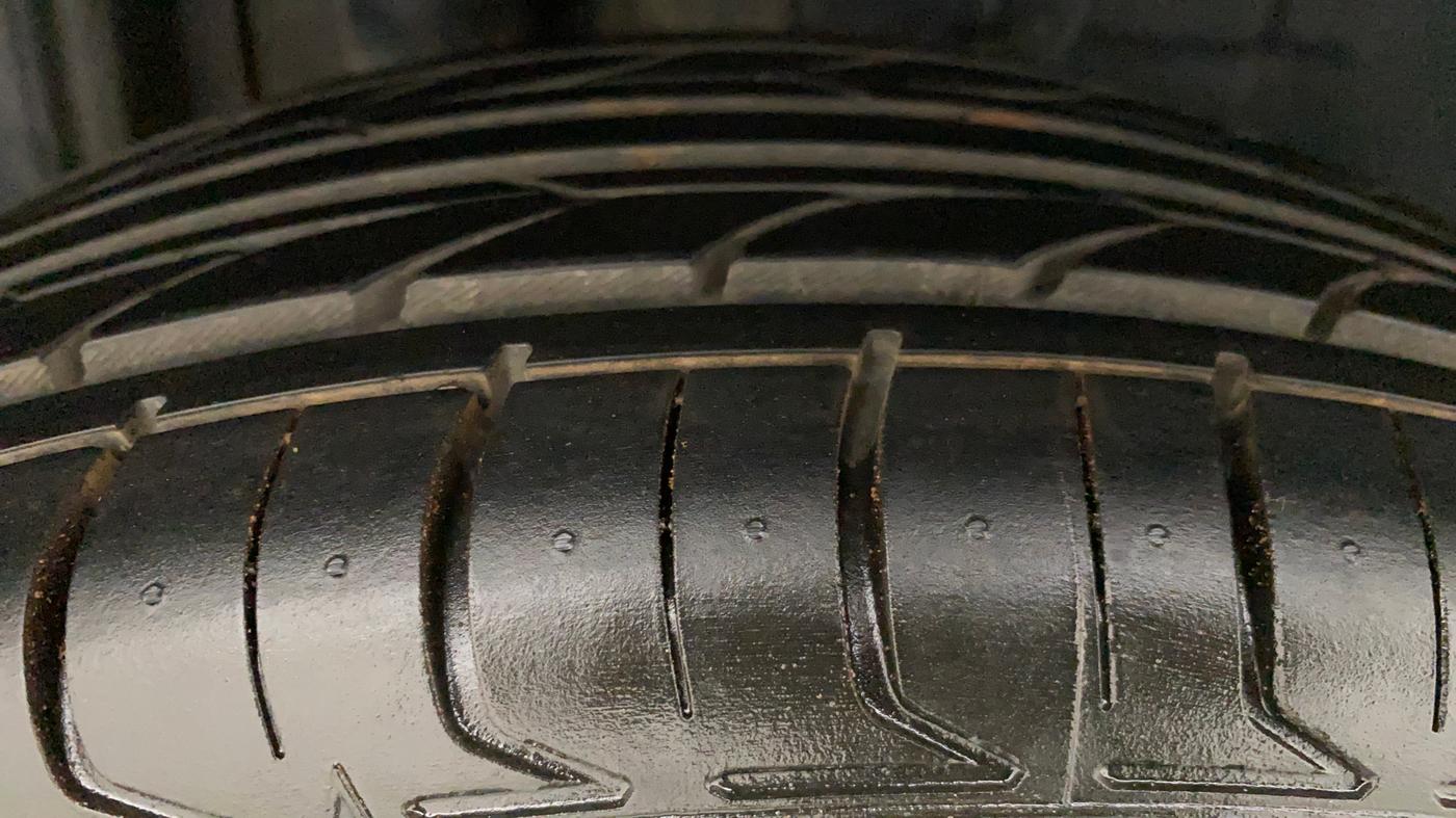 2018 Maruti Dzire VXI, Petrol, Manual, 38,445 km, Right Rear Tyre Tread