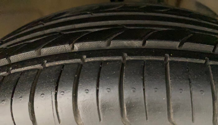 2018 Maruti Dzire VXI, Petrol, Manual, 38,445 km, Right Front Tyre Tread